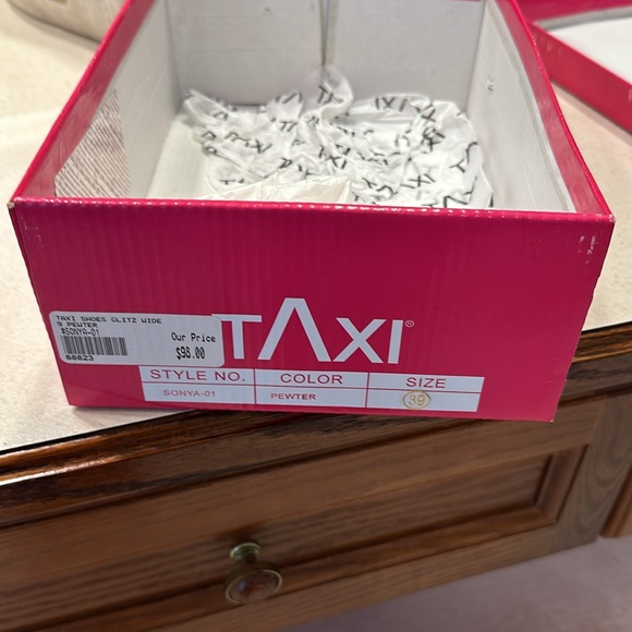 Fun glitzy heels - Picture 5 of 5